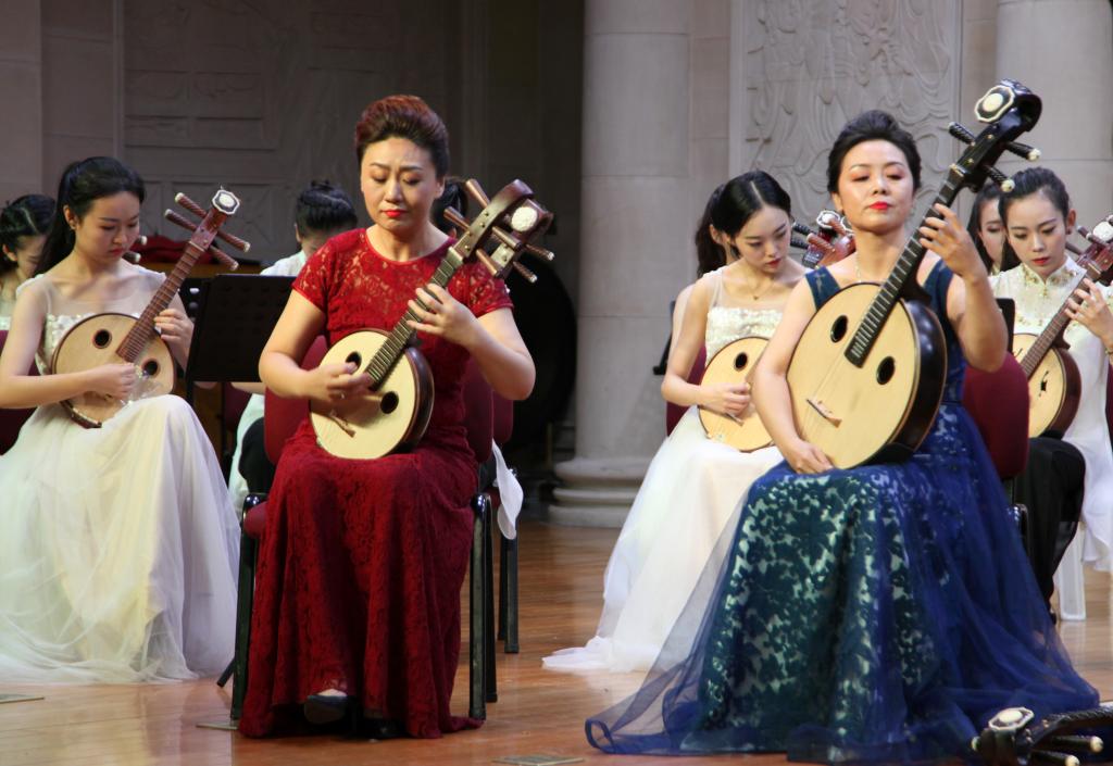 王慧、宋楠《丝路驼铃》