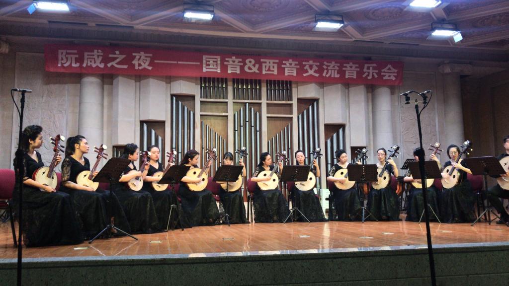 中国阮咸乐团合奏