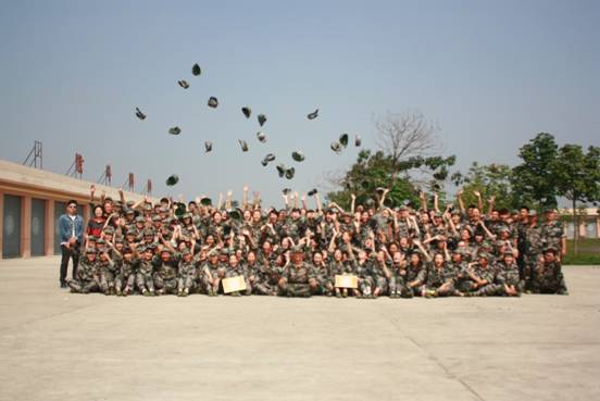 说明:G:/照片资料/2014-9-30年新生军训照片/2014-9-30军训照片/_MG_5549.JPG